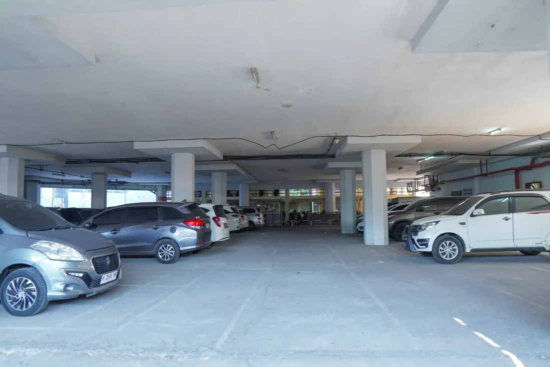 Area parkir Kampus Mugas 7